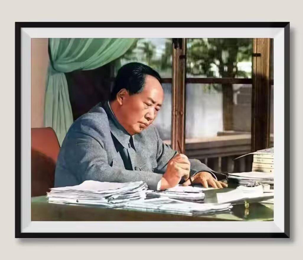 从《七律·和柳亚子先生》看毛泽东的精神世界1949年春，北平的落花时节里，毛泽