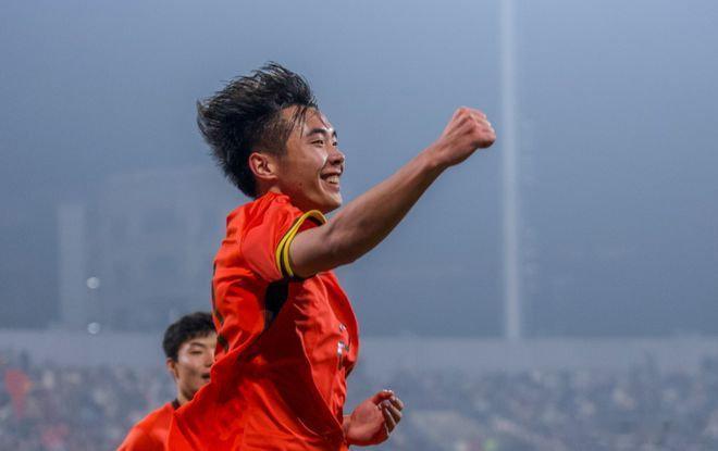 帅惟浩，成都人，目前效力于成都蓉城B队，司职前锋。小帅在U17亚洲杯预赛大放异彩