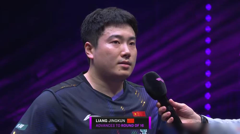 梁靖崑复出首秀，球衣湿得比打满七局还透。局间擦汗时，他连球台边缘的汗渍都要反