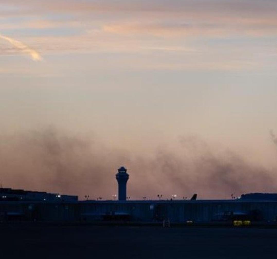 揪心！美国货机坠毁爆炸致11死，其中1名儿童遇难，真相触目惊心！一架货机起飞
