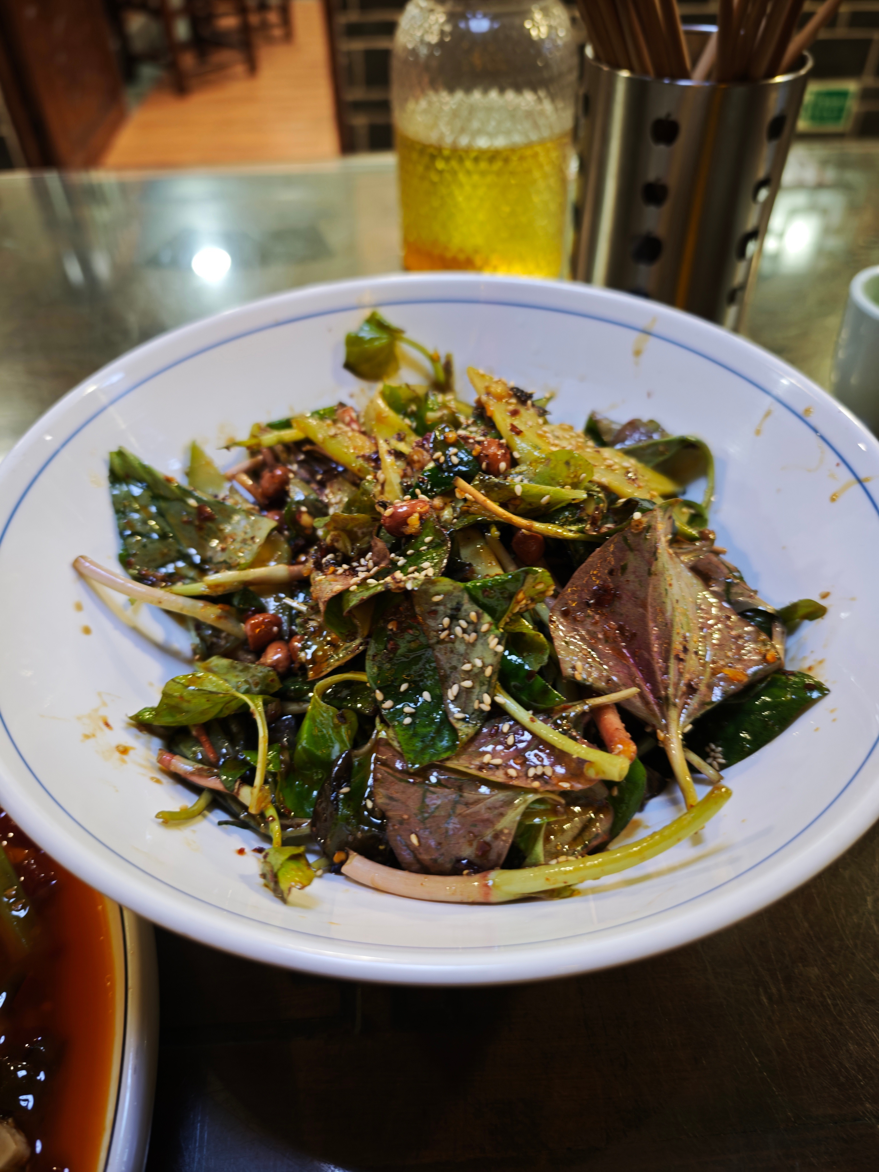 我相当难接受折耳根/鱼腥草的味道，但我身边的人都说好吃，你们有喜欢吃这个的吗？