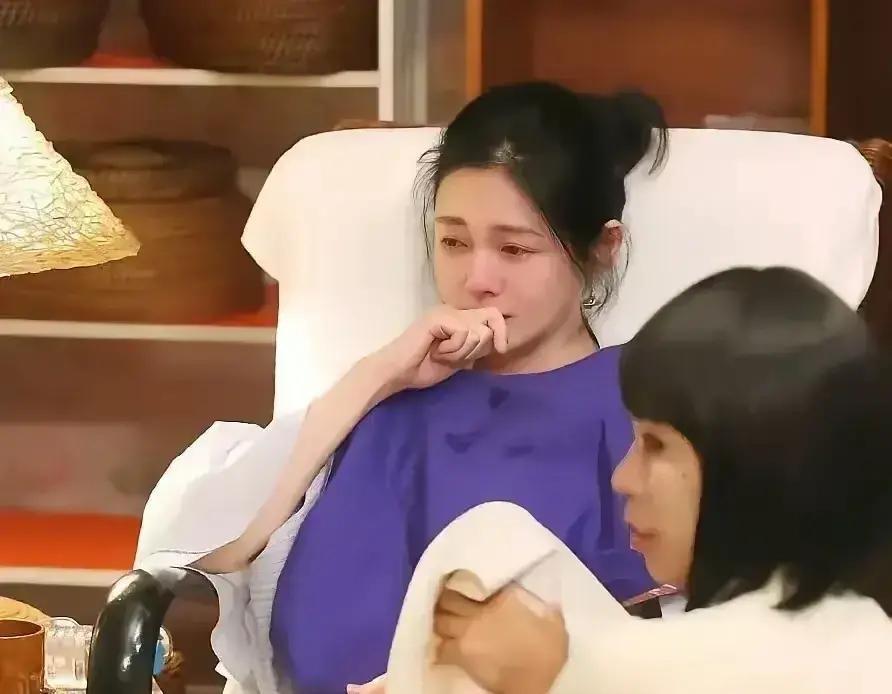 S被传离世后，前夫牵着网红新欢满世界秀恩爱，孩子也被接去同住，社交平台全是“新妈