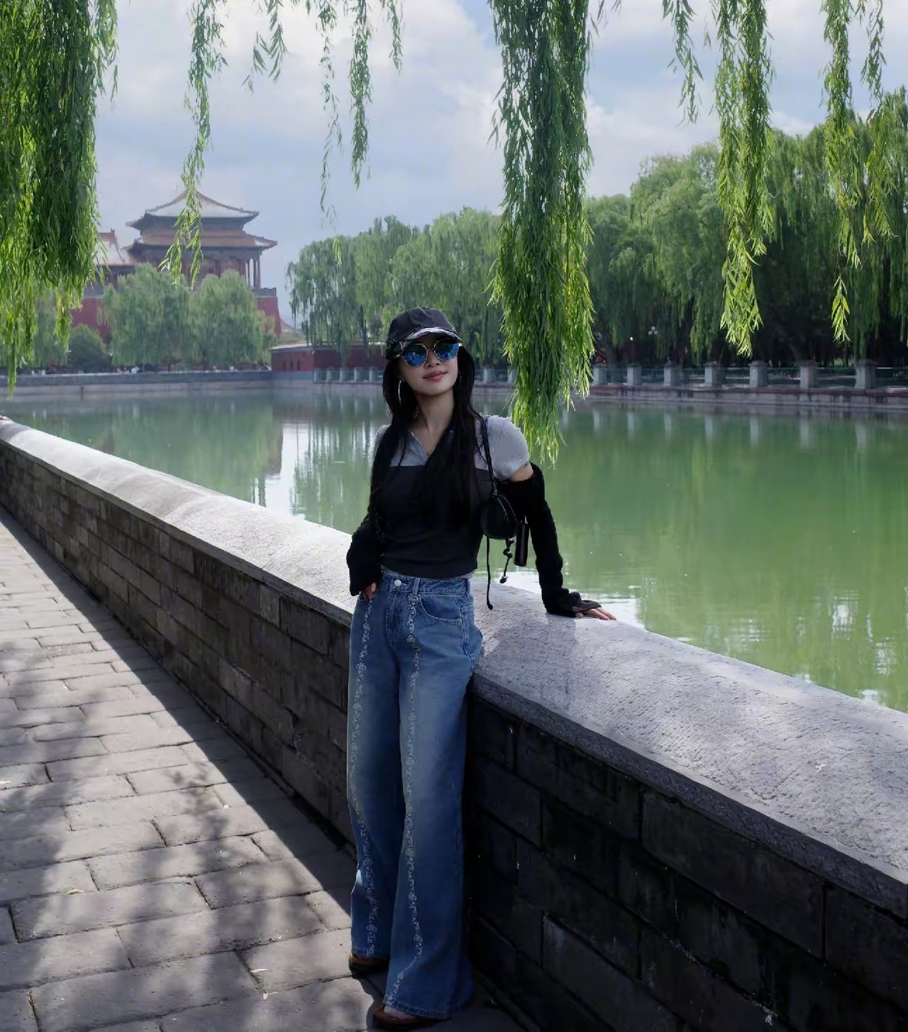 蔡依林现身参观故宫并打卡拍照鸟巢演唱会马上就要开始了，蔡依林先去参观故宫拍照，看