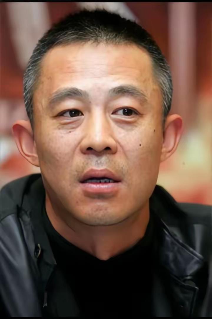 🌛这个世界最搞不懂的人就是侯勇了。明明自己都58岁了，居然和三婚妻子生了个