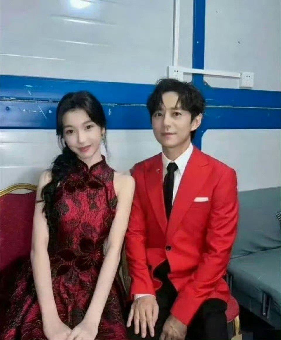 看见他的手生图，真切地感受到何老师老了