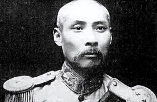 1919年，大军阀段祺瑞酷爱下棋，曾经因为输给11岁小孩，气的他拂袖而去，而这小