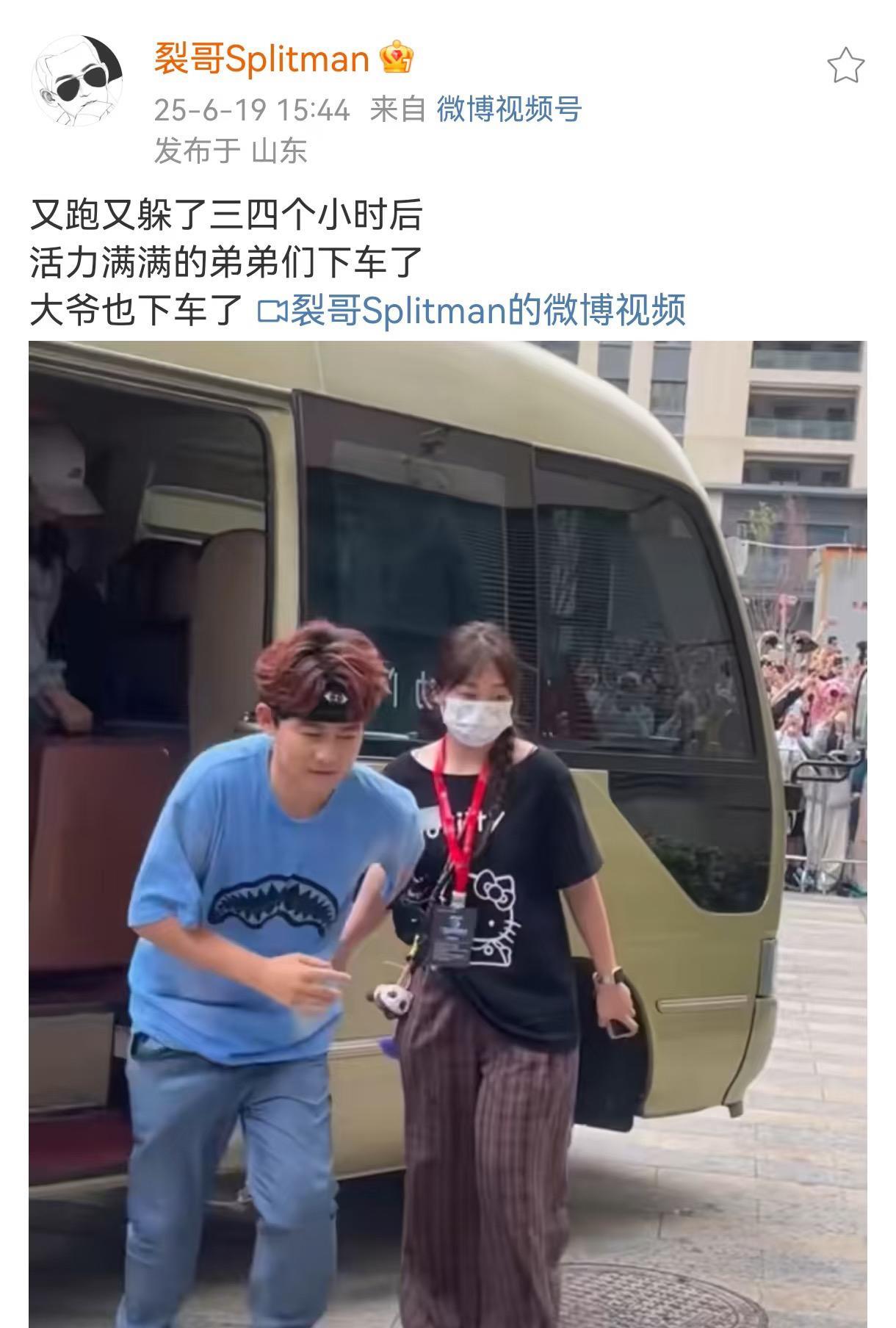 苏醒在线回应自己在“加速中”状态。这个哥哥网速贼快。今天他们录制节目时苏醒几