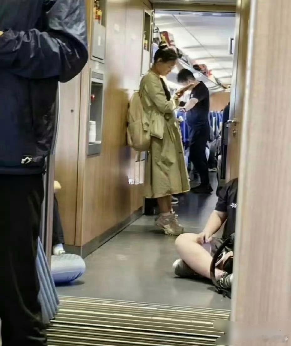 为什么在高铁上一直在垫脚，是有什么深意吗