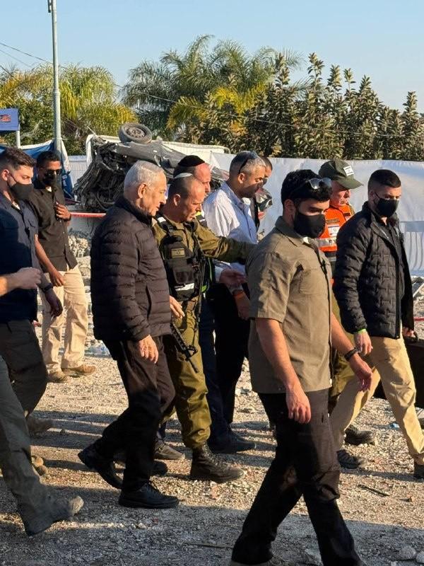 伊朗白高兴了，内塔尼亚胡没死成，从从容容现身被炸现场据央视报道，伊朗使用“海