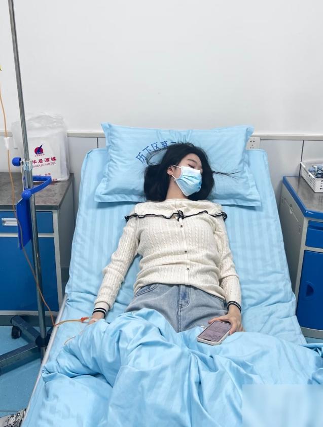 一个16岁的女孩，因为拉肚子去医院，结果肠镜一做，医生沉默了。据报道，肠镜下看到