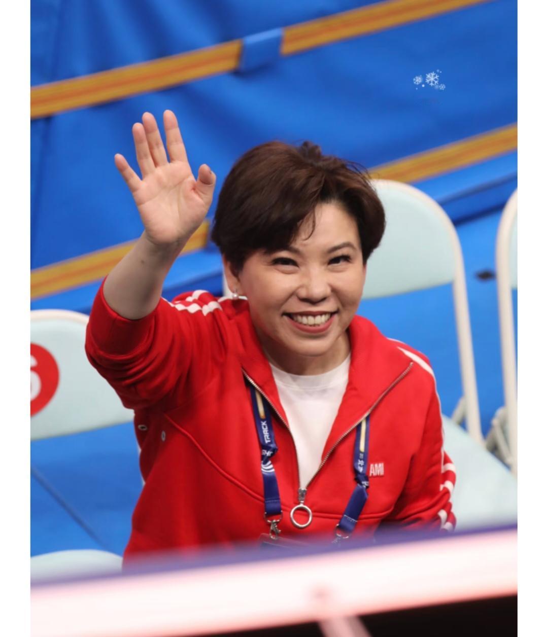 1997年，邓亚萍退役后去清华大学读书，第一堂课，老师问她：“你的英语水平如何？