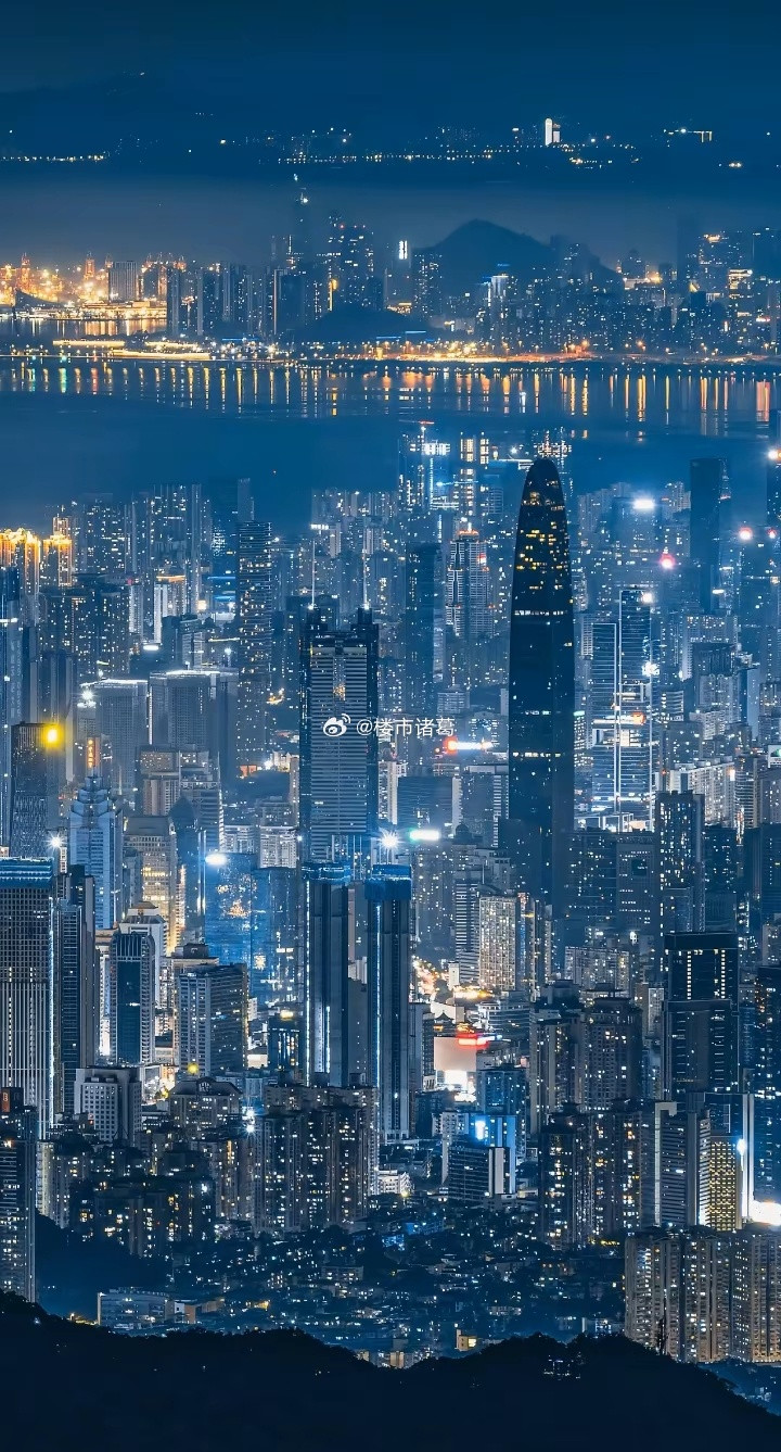 夜晚深圳梧桐山视角，真的很美~