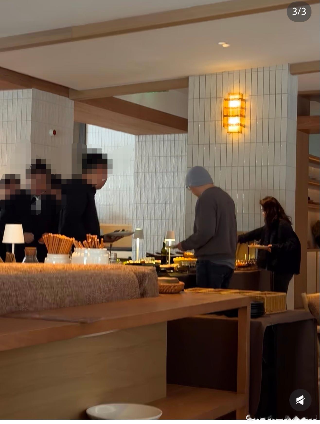 窦唯怎么老成这样了56岁窦唯状态网友在餐厅偶遇窦唯，只见56岁的他胖了很多，整