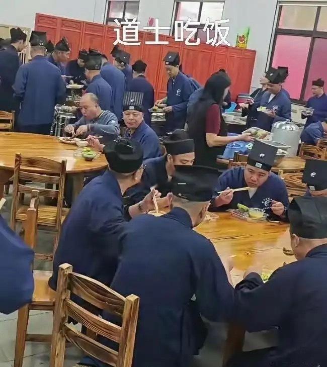 和尚吃饭跟道士吃饭，差别真的不是一般的大啊