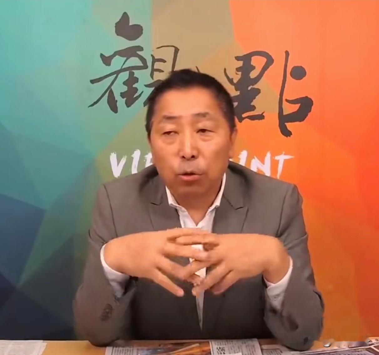 有网友向台湾时事评论员唐湘龙提问，沈逸教授说你和苑举正是在台湾少有的清醒人，请问