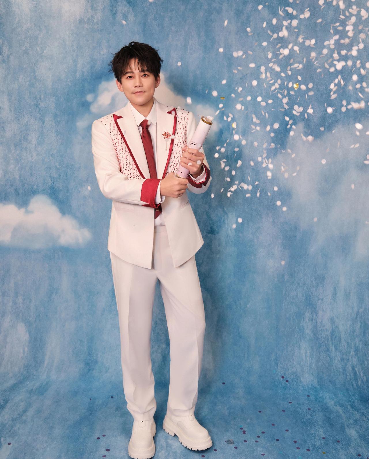 苏醒把“透明心灵协会”的梗玩到了湖南卫视的跨年晚会上，这还真是心大啊[笑着哭]！