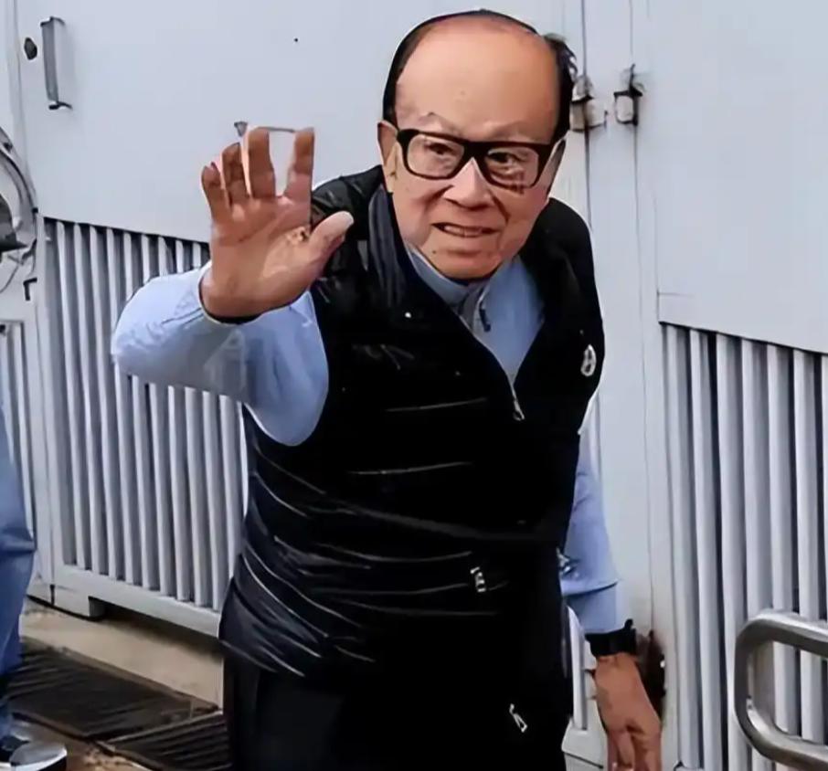 李嘉诚这件事，有两个关键信息：1、长江实业否认李嘉诚去世的消息。2、长江
