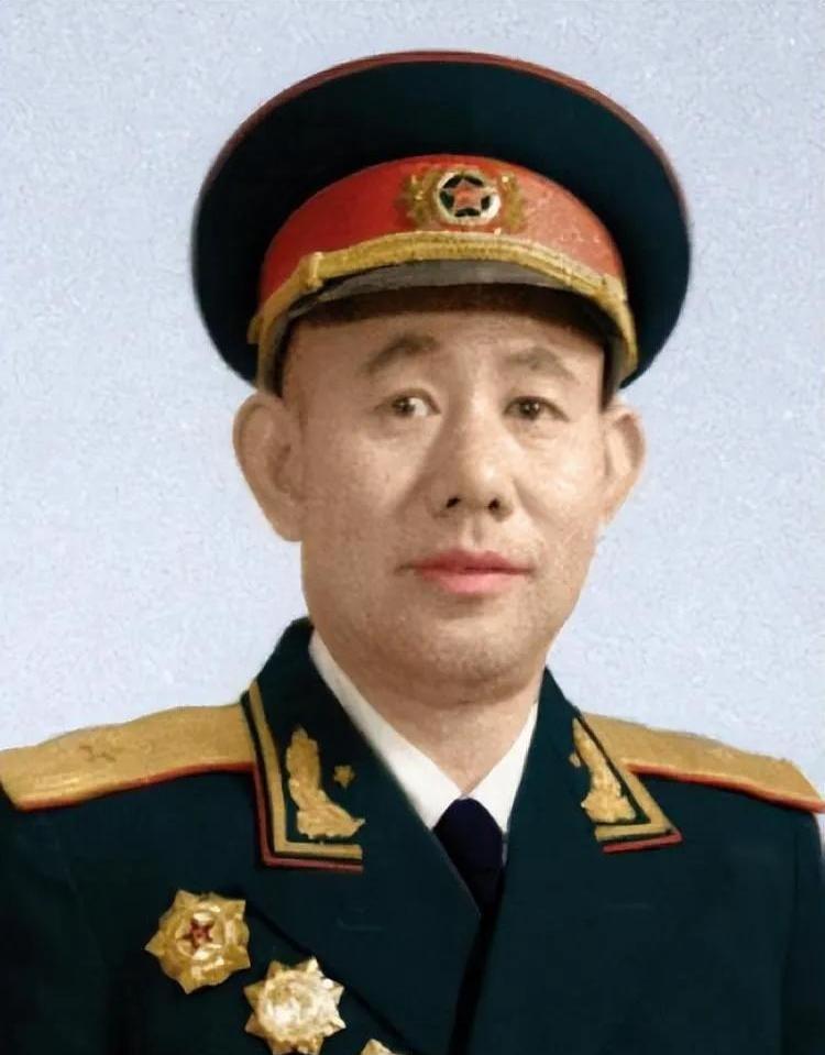 1951年，志愿军开会，彭德怀大喊了一声：“黄朝天，你给我站起来！”违反命令的黄