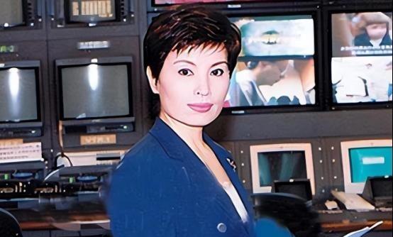 1998年，央视主持人李瑞英在新闻联播开播前十五分钟，突然电话响了，喊着“瑞英，