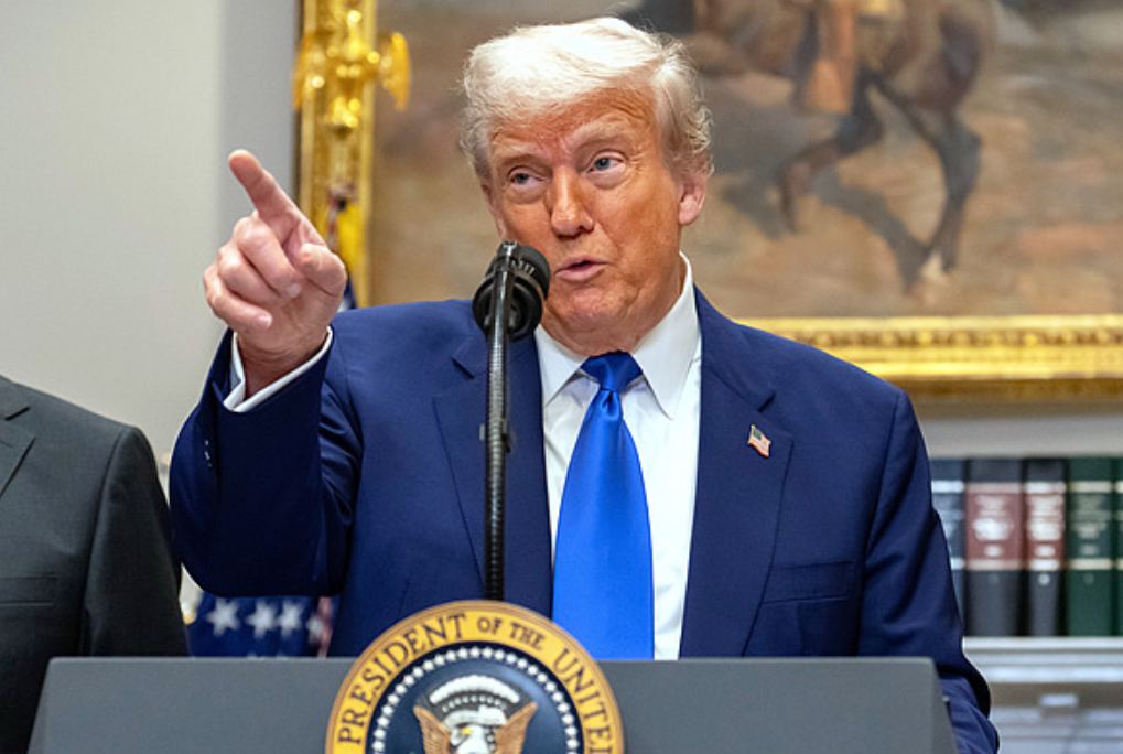 美国可能再也成不了霸主了！据专家分析，受中国影响，接下来很多国家对待美国的态度都