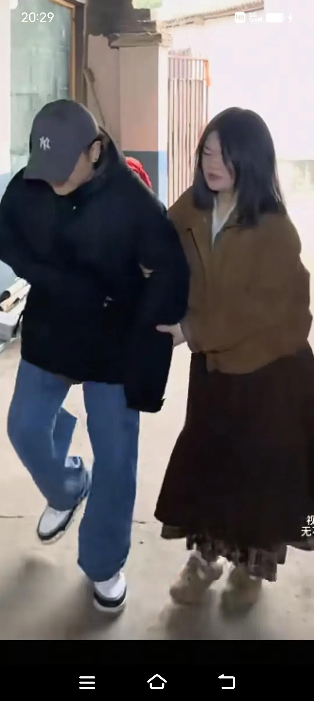 泪酸！想开了，丈夫去医院被检查出胃癌晚期，时日不多了，丈夫放弃了治疗，回到家中给