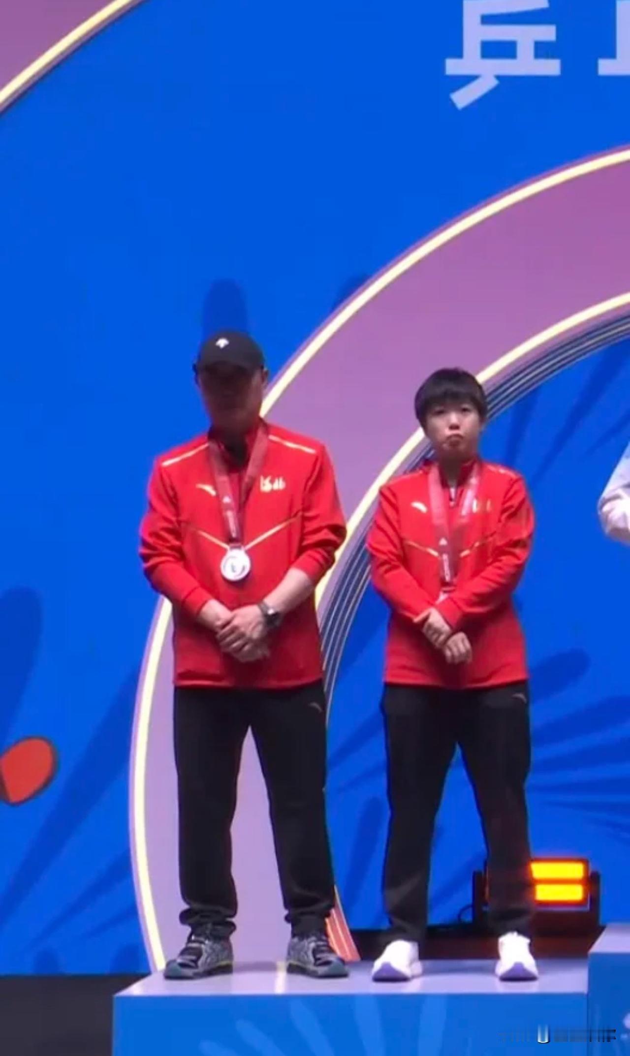 周围人给孙颖莎赋予太重的冠军想法了，其实得不得又有什么所谓？不要定义四年不四