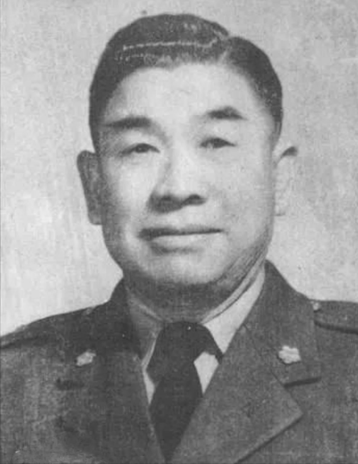 1948年冬，淮海战役陈官庄。国军第七十军军长高吉人胸部中弹，重伤倒地。蒋介石急