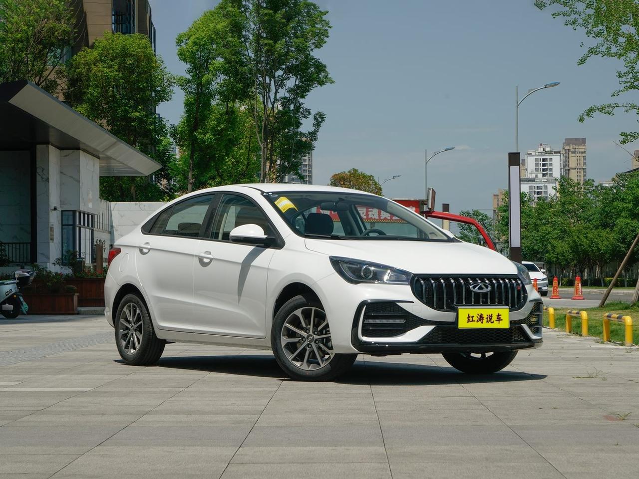 购车预算只有5万多元，对纯电小车不感兴趣，只想要一辆踏实可靠的燃油轿车，实话实说