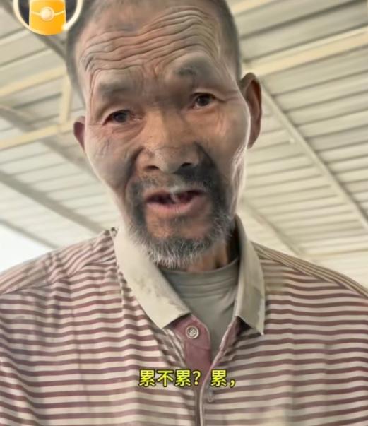 他是谁的儿子？一个人干20年水泥装卸没拿过一分钱，每天扛20吨水泥连个口