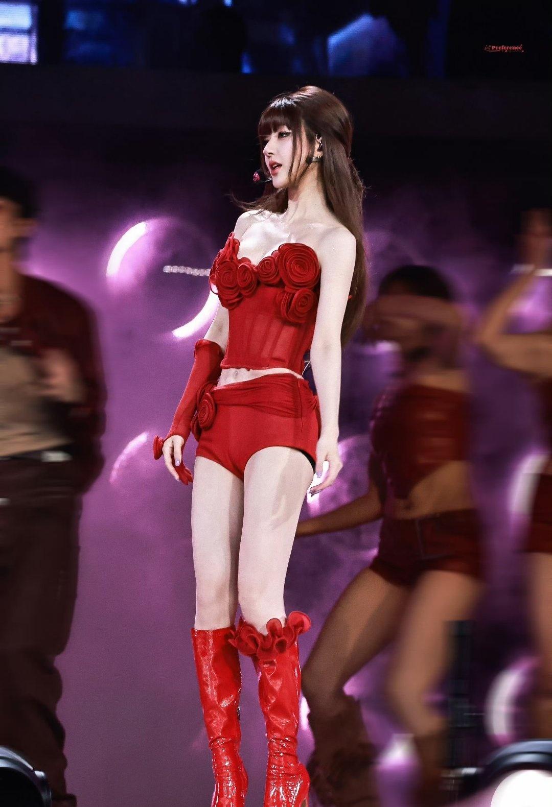 我这种女人没什么好说的从脸到脚都是建模打法赵露思赵露思​​​