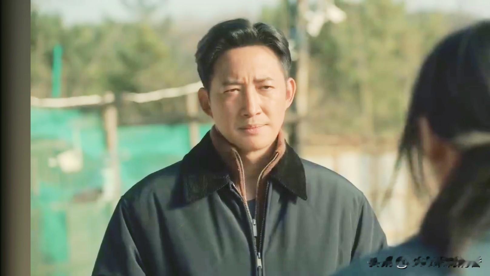 电视剧《冬城猎凶》最新剧情中，段长河（余文乐饰演）和梅文君（李纯饰演）之间的矛盾彻底爆发，为了自保，