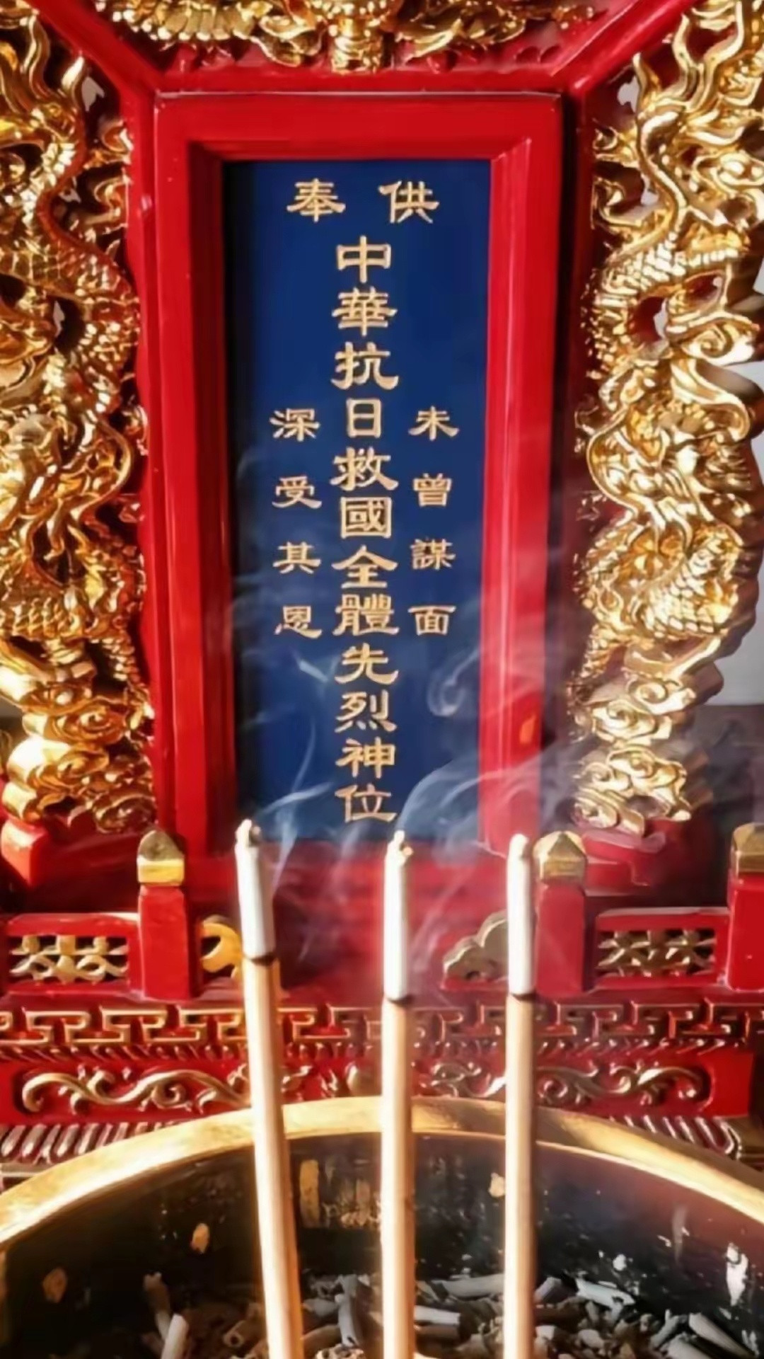 这个碑立的是我见过最棒的，血性，这是那一代人的脊梁骨！