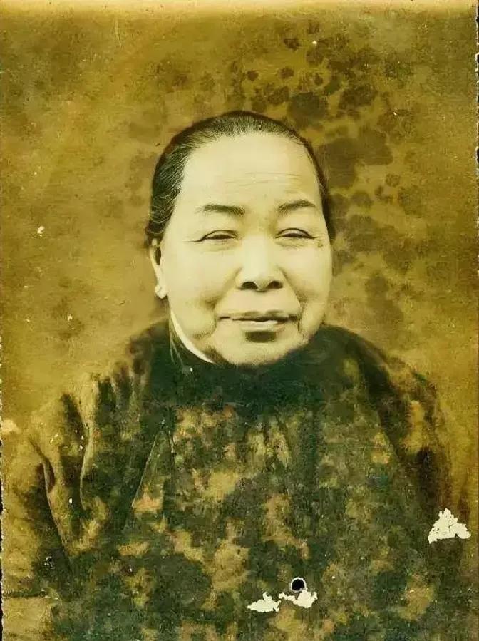 1963年，94岁的蒋妙月向中央提出一个请求，直言：“我想去台湾，见一见蒋介石！