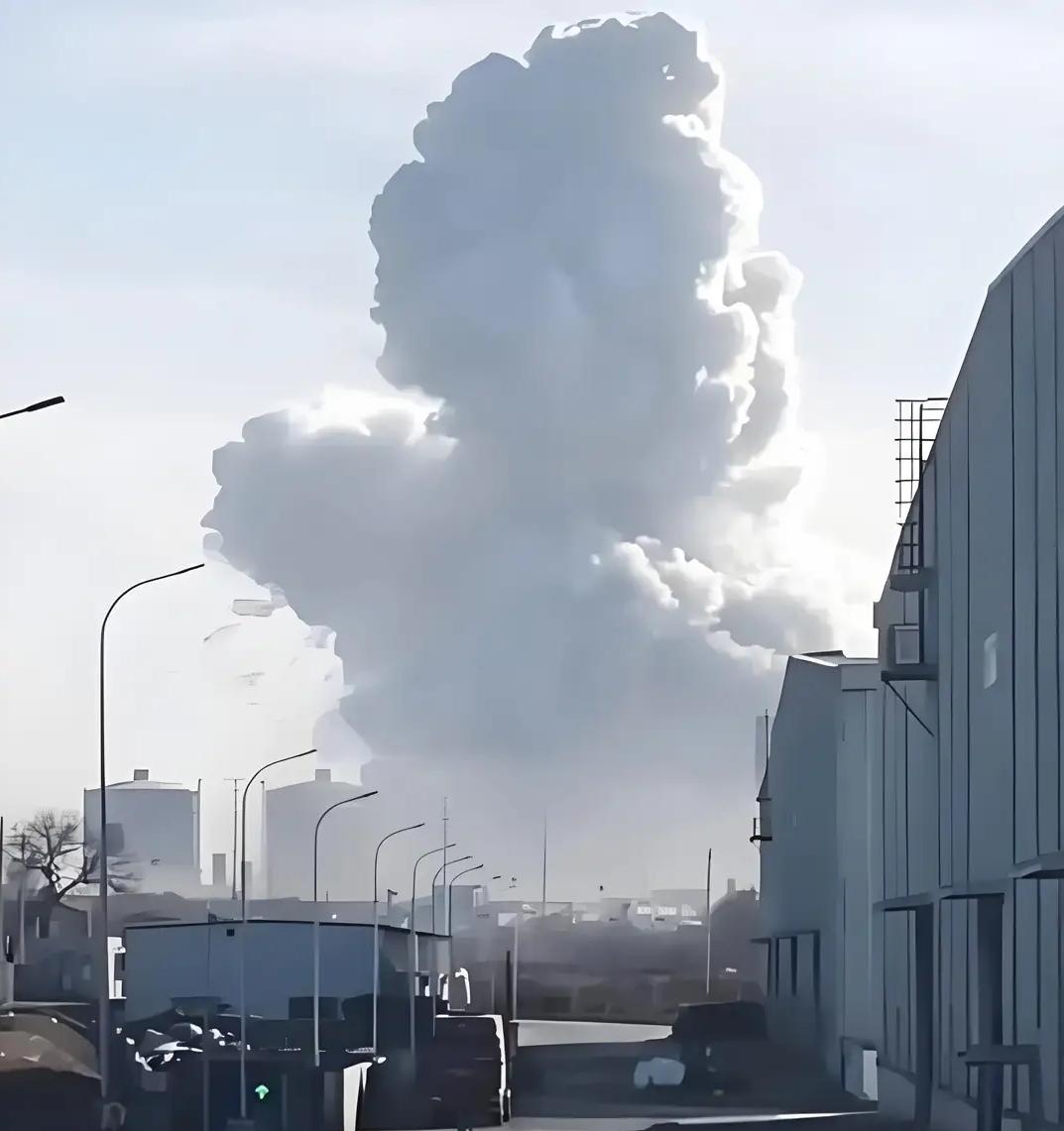 今天包钢股份发生的大爆炸可以说是偶然中带着必然，背后的隐情让人有点气愤！因为这已