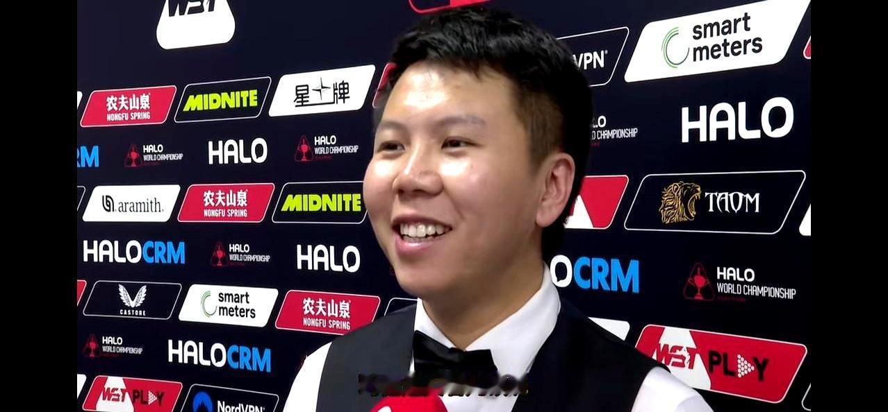 在英国的一顿聚餐，买单的是赵心童，刚夺冠的人请客，像极了运动员的仪式感。周跃龙