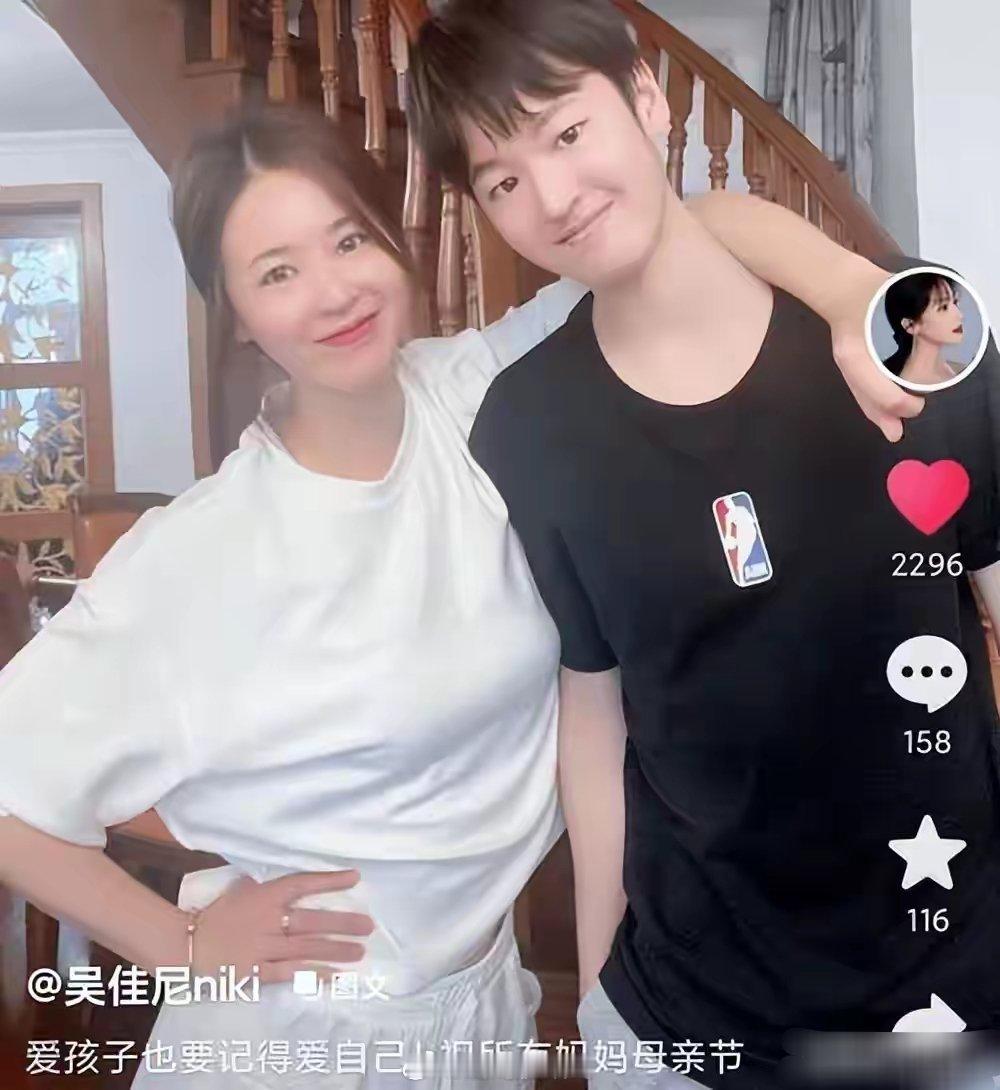 吴佳尼：与影帝马景涛离婚，她带俩儿子回上海娘家住大别墅，如今43岁也越来越美