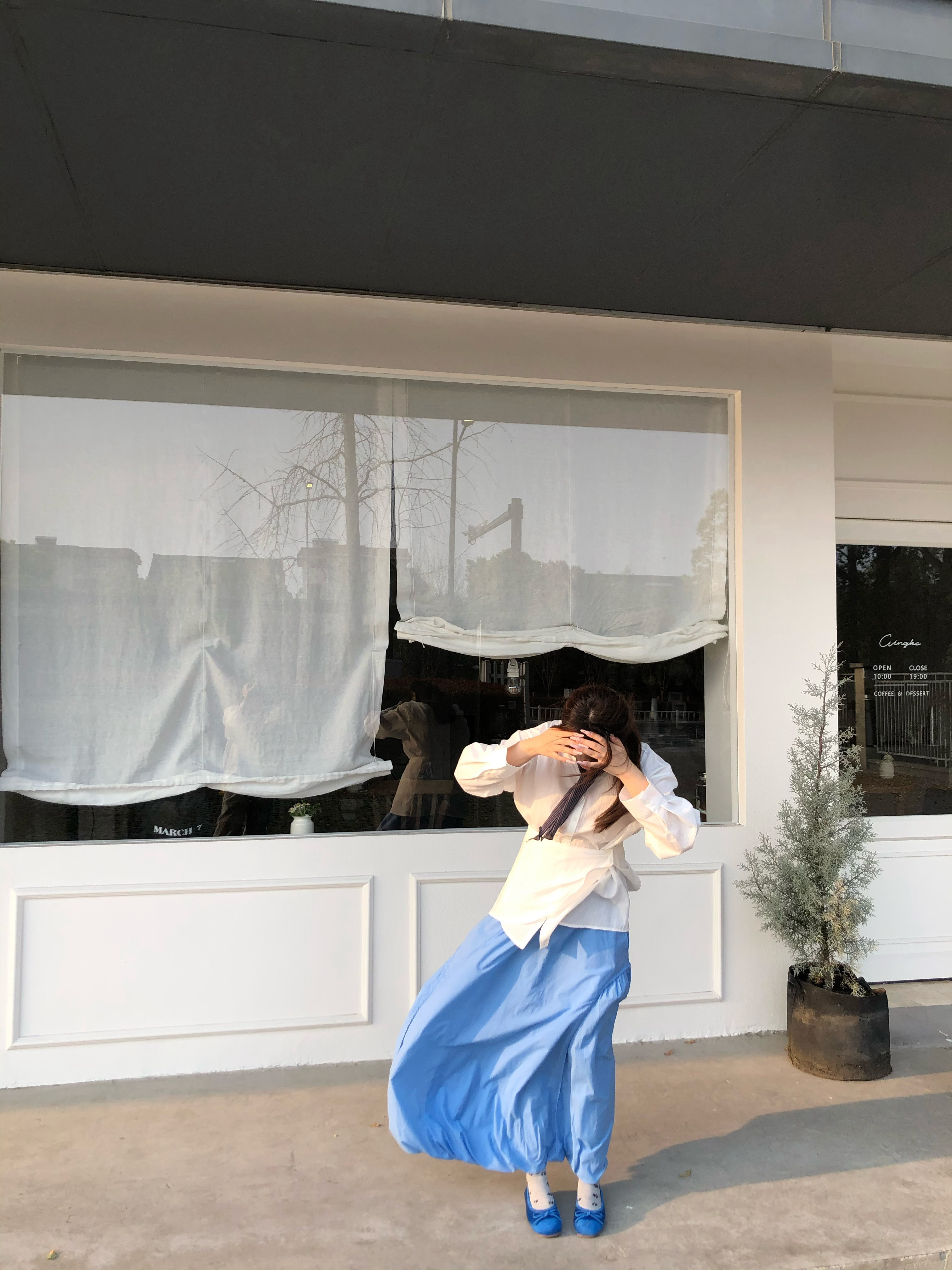 又装得好松弛好满足啊