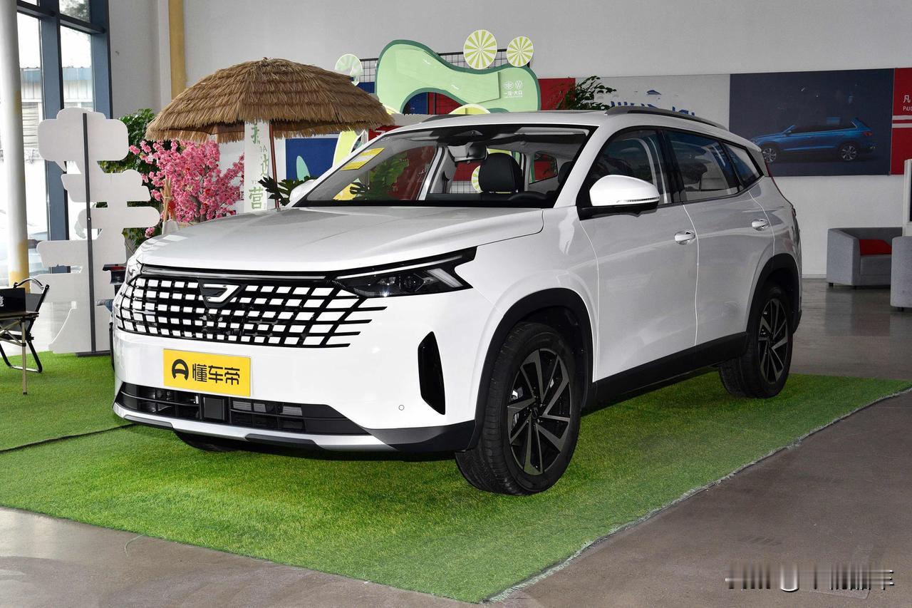 对于那些喜欢大众探岳又嫌贵买不起的消费者来说，捷达vs8无疑是最好的平替车型！