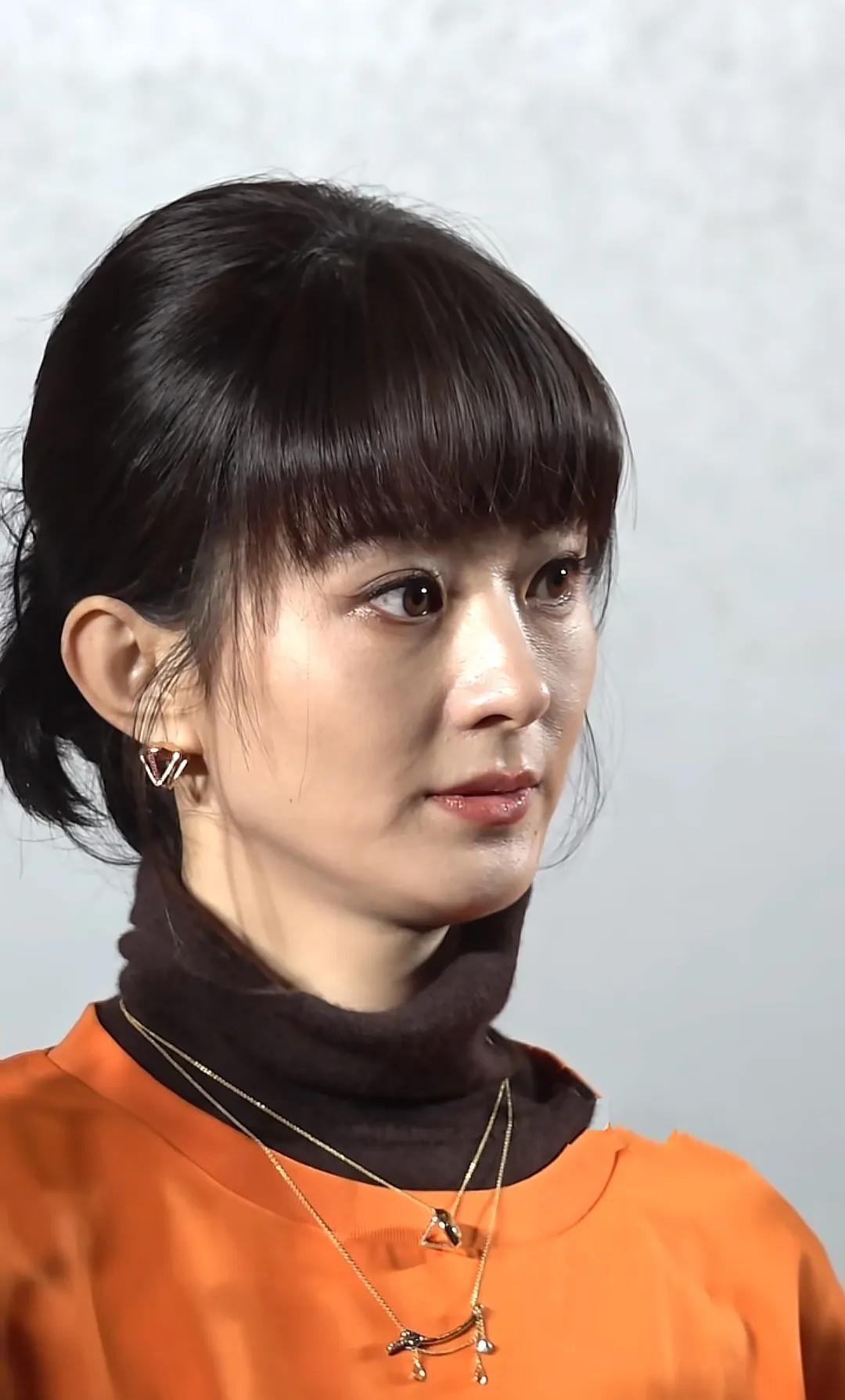 这颜值太扛打了吧！她都40岁了吧眼神里有了岁月沉淀后的坚毅难得的是依