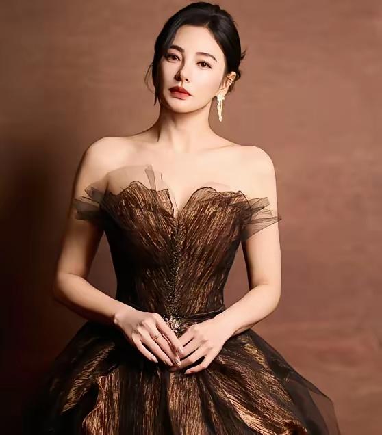 我的天呐！明星搞代孕？老子三观碎了一地，演员张雨绮被人实名举报代孕，