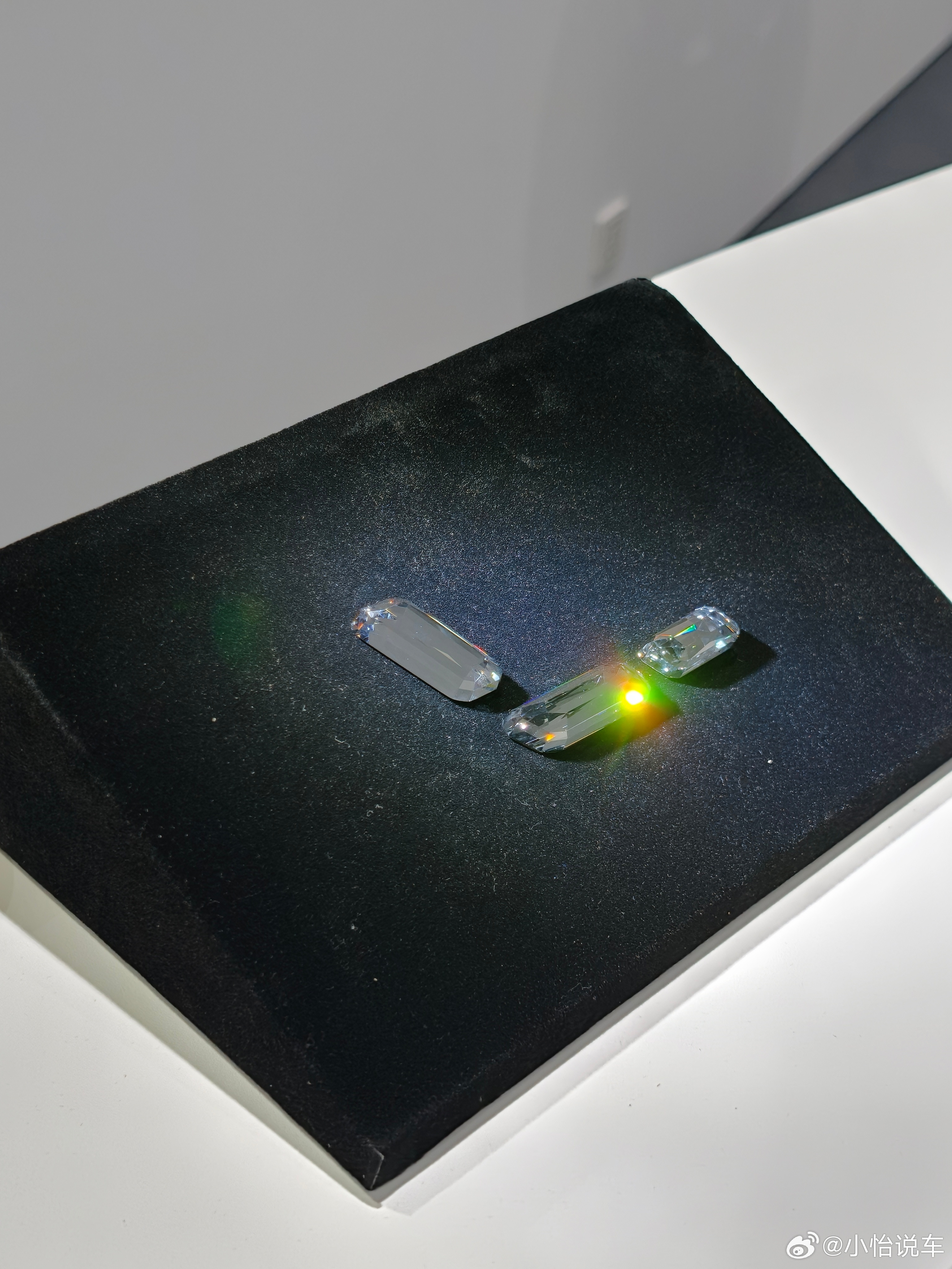来品鉴问界M9Ultimate领世加长版！原来它的内饰用料、真皮、木纹、水晶细