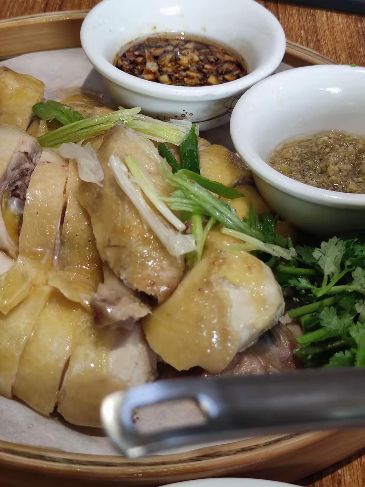 忙活一天不想做饭，想着亲妹妹家，过去蹭顿热乎饭省事，拨通电话妹妹立马答应，听着还