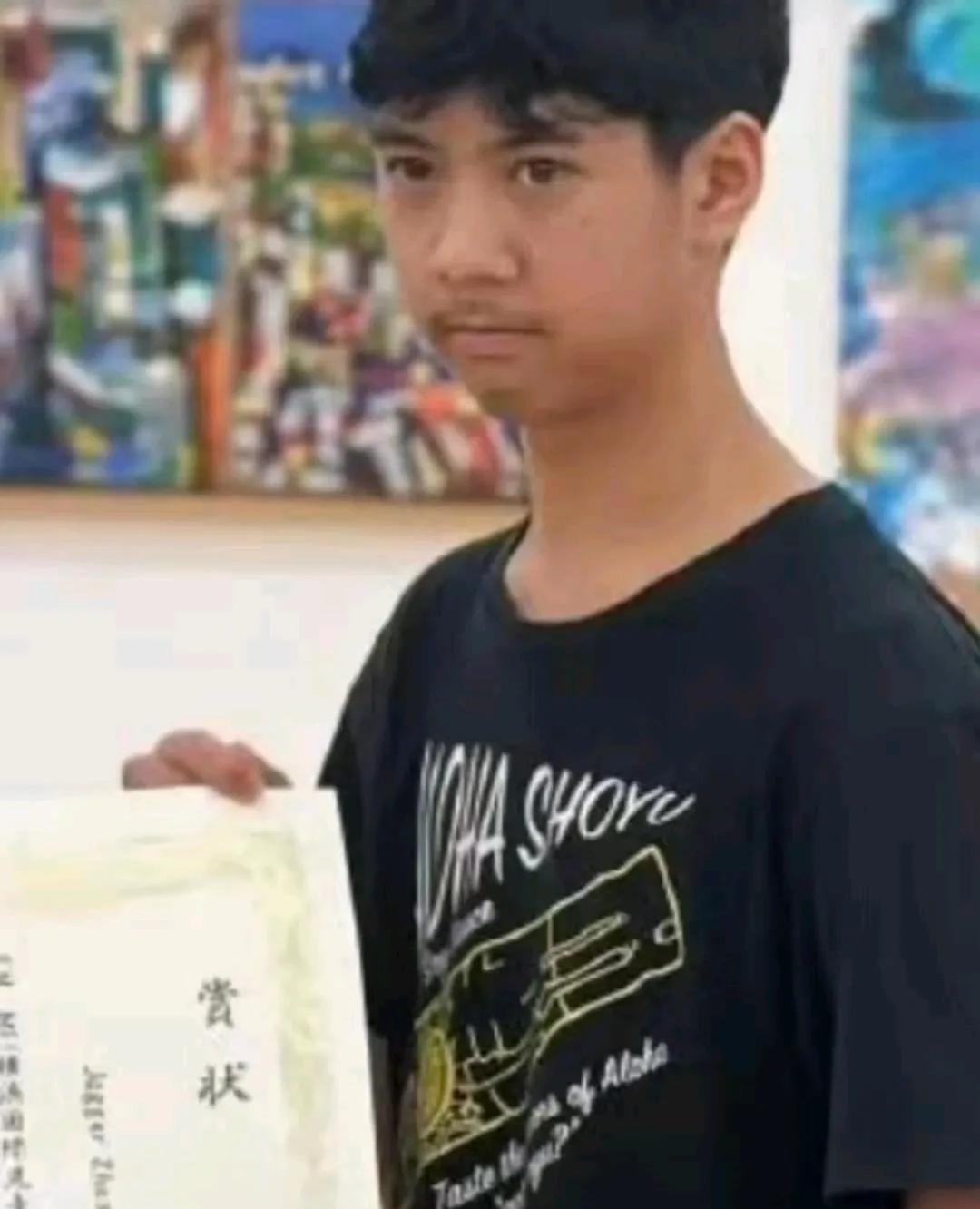 可惜了郑钧、刘芸的盛世美颜啊，这两口子的14岁儿子，长出了一副“老缅泰”壮汉的面
