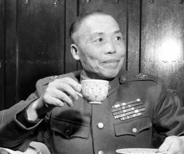 75岁李宗仁回国对27岁女护士动心，周恩来坦言：如若喜欢应光明正大地娶她为妻！