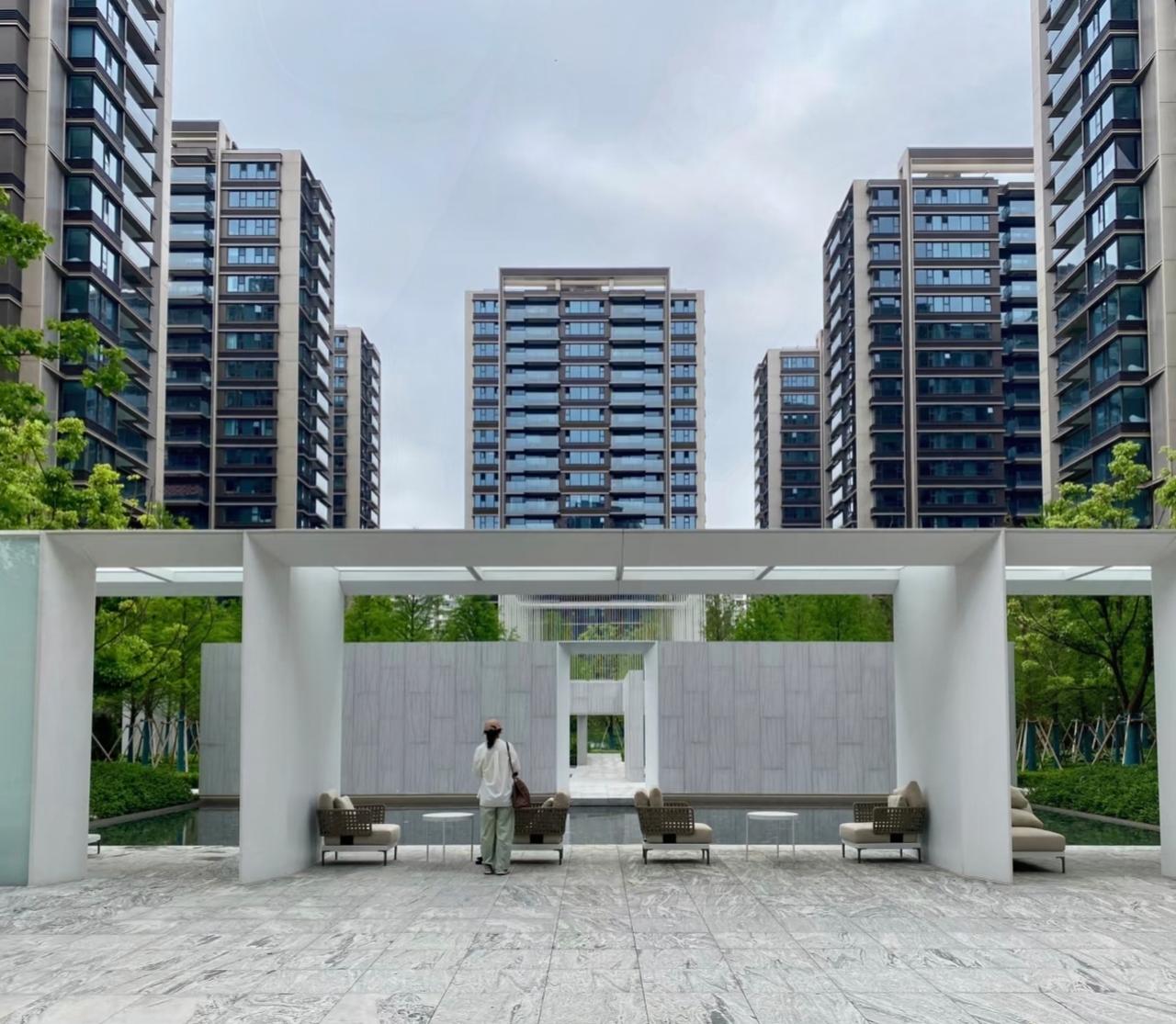 还没买房的人,这次估计真的要慌了因为这次四中全会提到了未来房地产的发展,我看