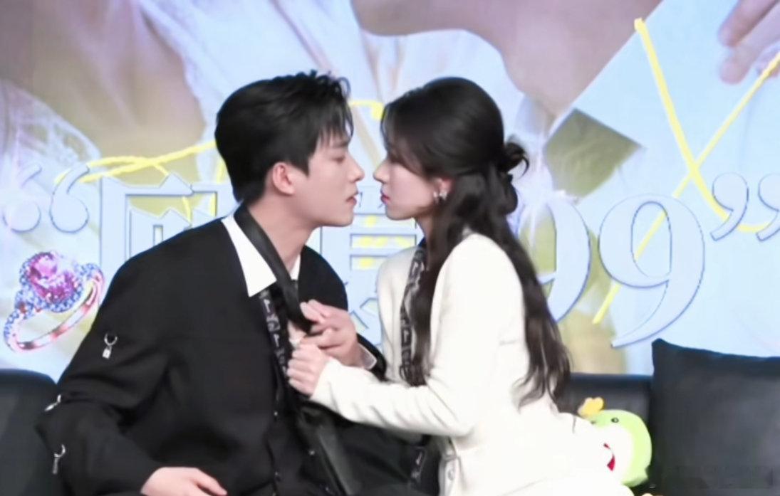 方夏答谢宴追剧团吃太好了真的会酸！方夏追剧团答谢宴直接开涮火锅，还有蛋糕甜品，