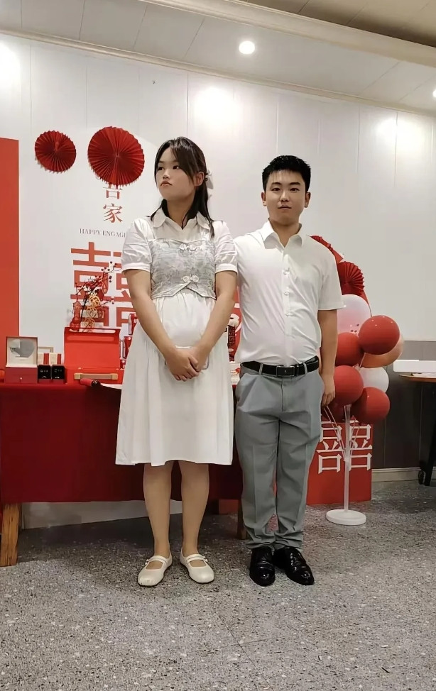 不得不说，这样的订婚越来越多了啊。[点赞][点赞][点赞]