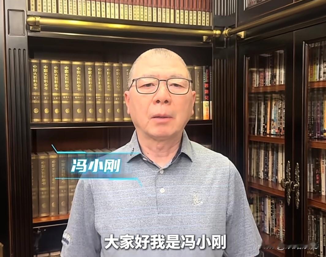 7月8日，冯小刚为电影频道六公主征集IP形象录制宣传视频。画面里他面色白净，视线