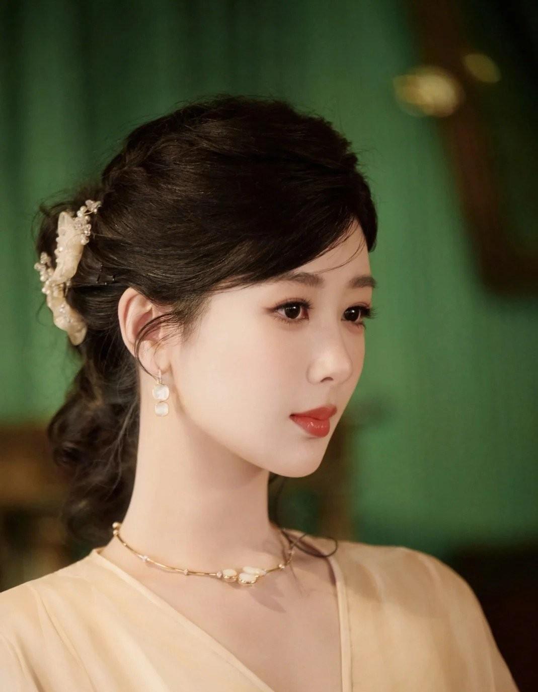 不知道有没有人跟我一样，最近看杨紫，总觉得她气质变得不一样了。以前像个邻家