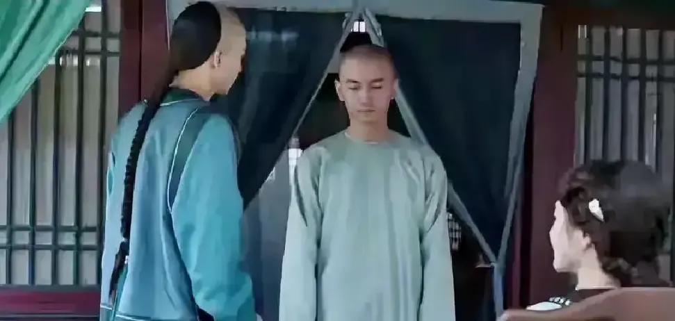 李万堂临死前吞药，把万亿家产和一颗雷一起留给俩儿子。保险箱一开就炸，小儿子李钦